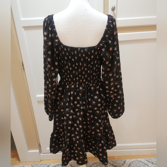 Celebrity Pink Floral Black Dress NWT - Picture 8 of 14